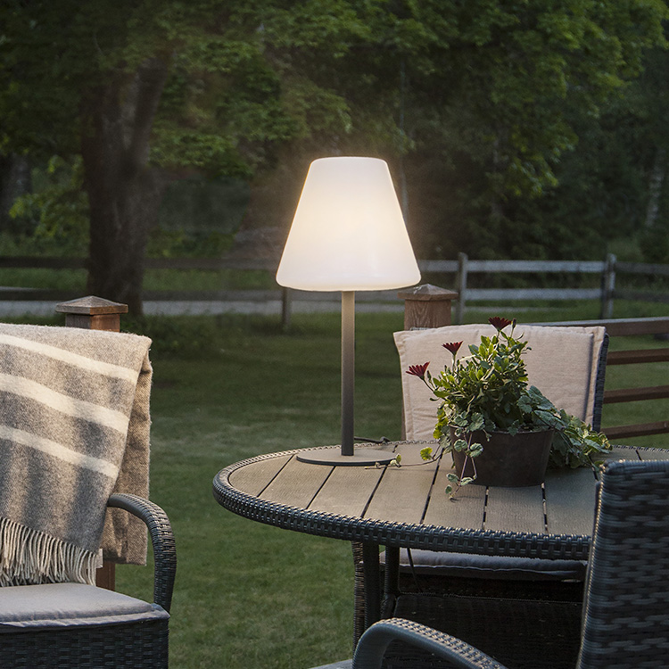 Outdoor table lamp