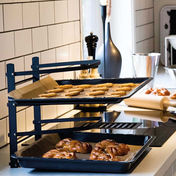 Foldable baking tray storage