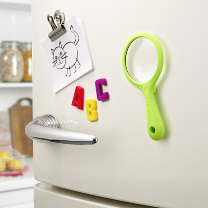 Magnet Magnifying Glass - Enlarges small print | SmartaSaker