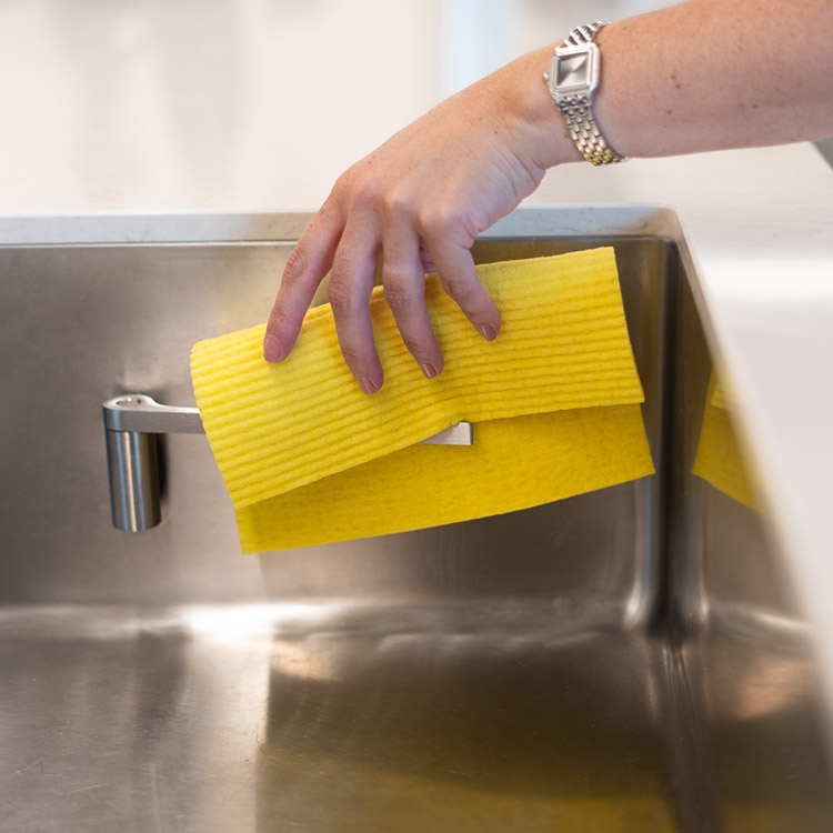 Kitchen soap dish sponge holder