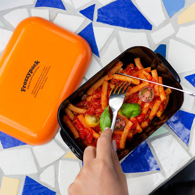 Food container with cooling lid