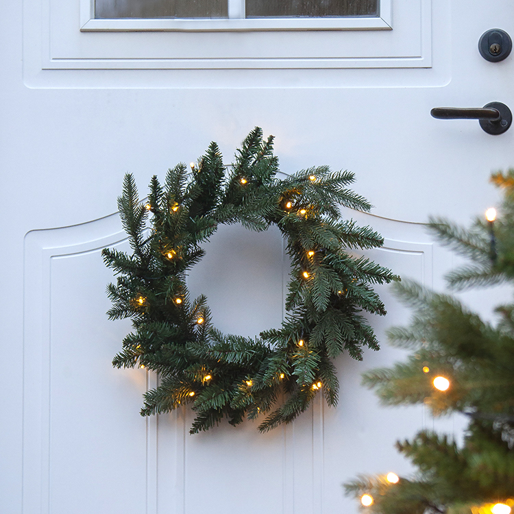 Door wreath with twilight sensor