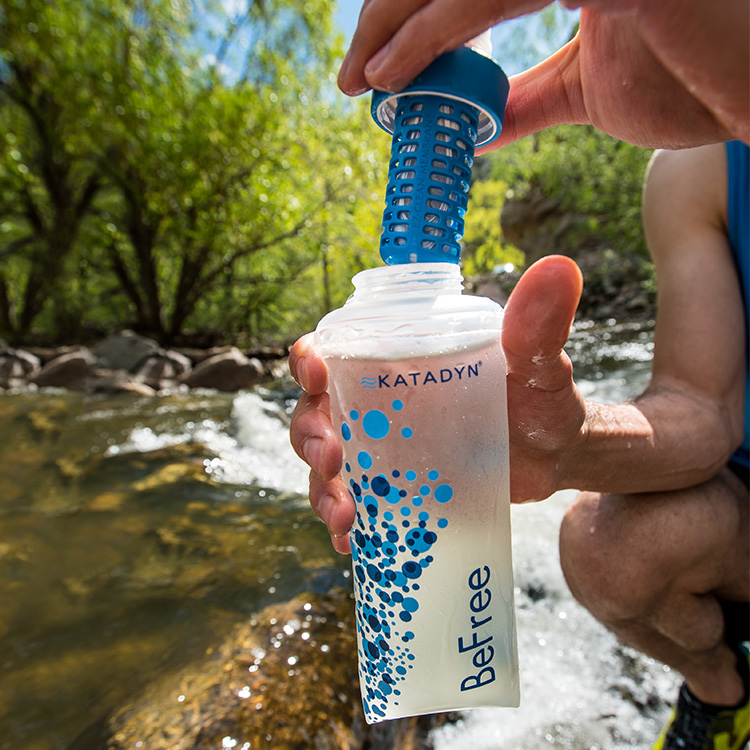 Purifying water bottle