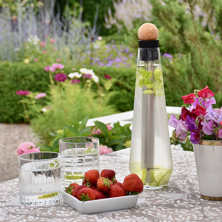 Glass Carafe with Cooling Rod