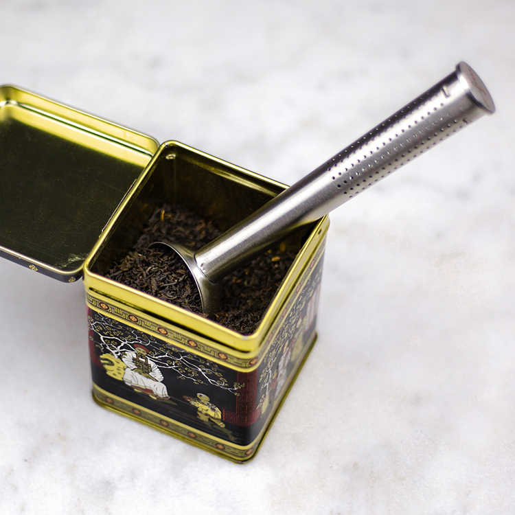 Tea Stainer with Scoop A tea strainer and measuring scoop SmartaSaker