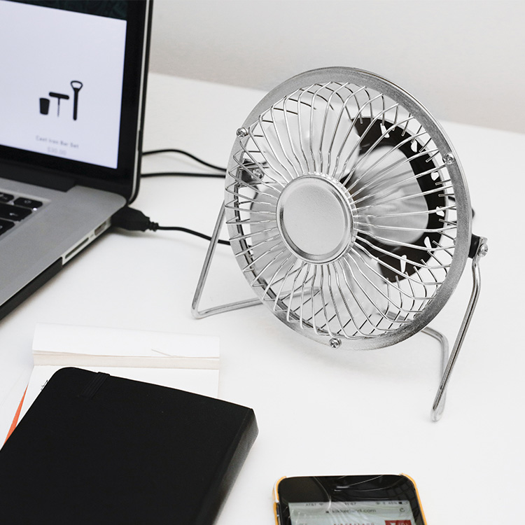 Blaze dæk kold USB Desktop Fan - A small cooling fan for your desk | SmartaSaker