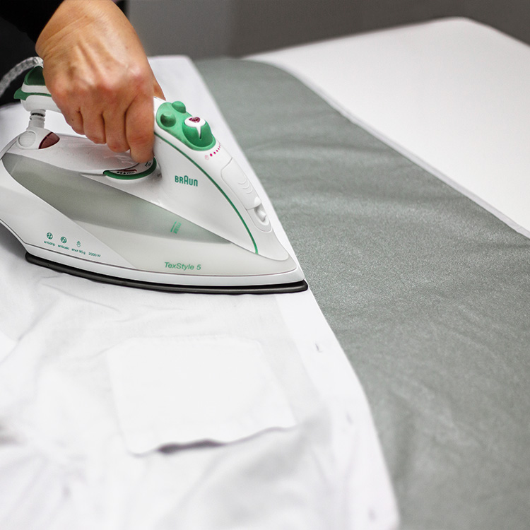 Ironing Mat Turn your table into a large ironing board SmartaSaker