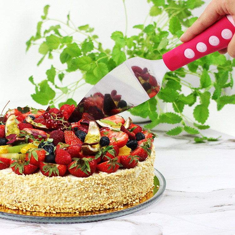 Musical Cake Knife A fun cake knife that plays a tune SmartaSaker