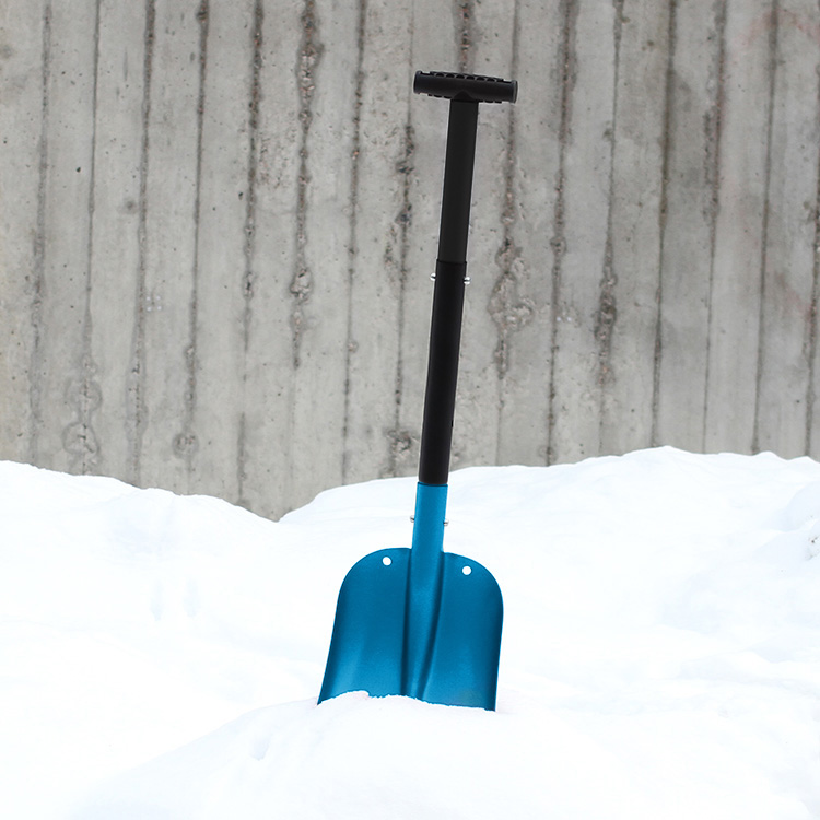 Foldable snow shovel