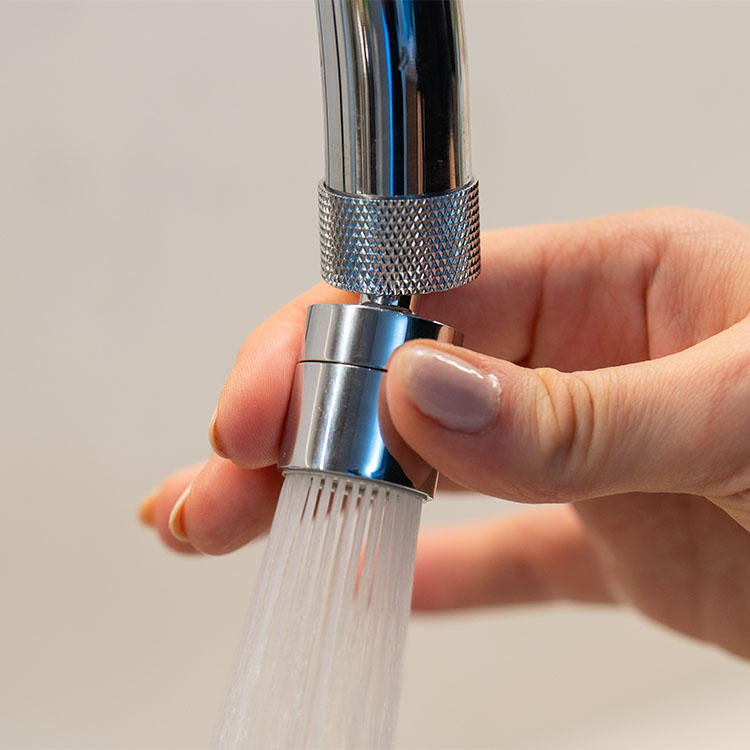 Rotatable nozzle for the tap