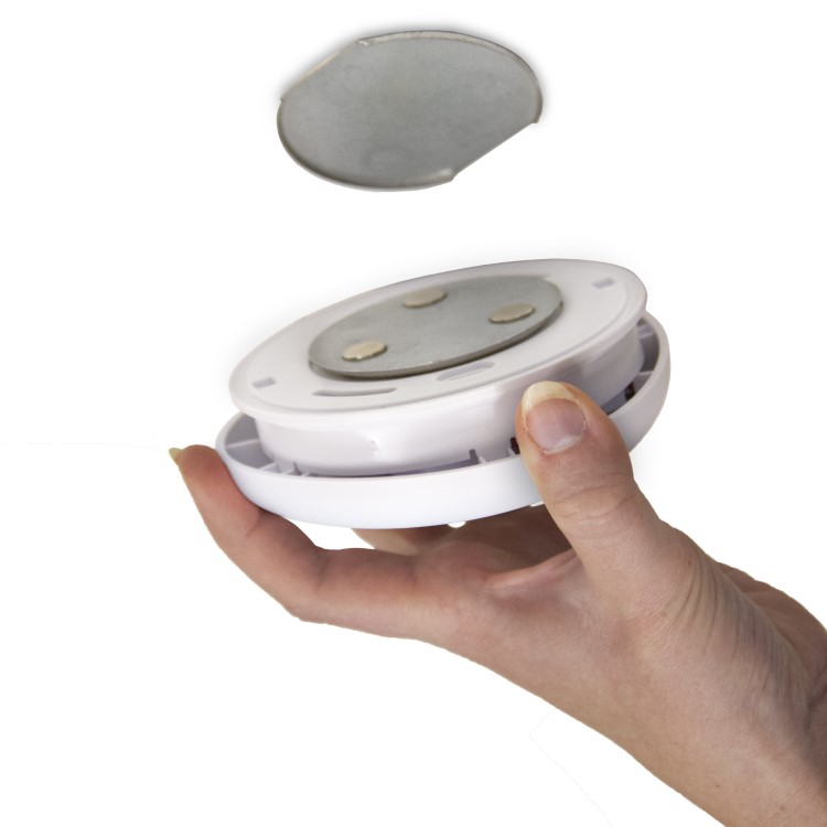 Magnetic mount for smoke detectors