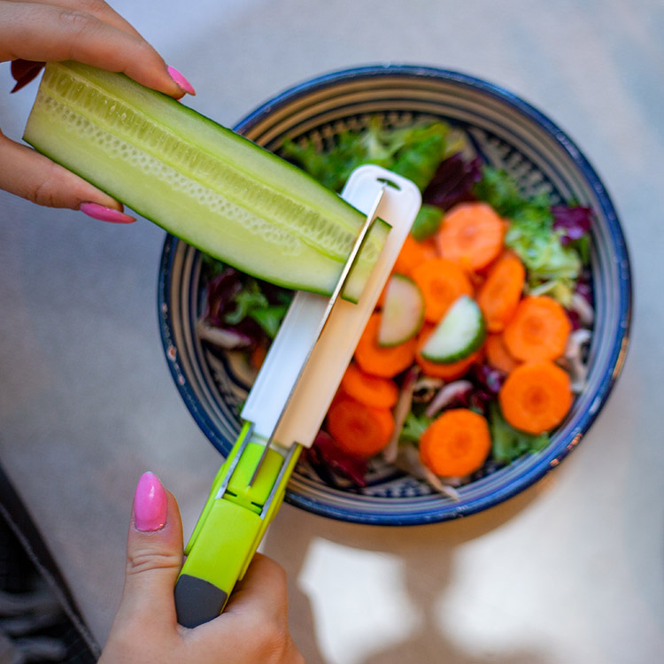 Knife with scissor-function
