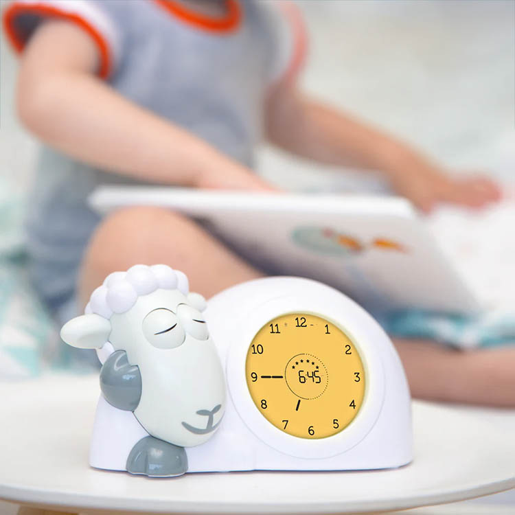 Sleep trainer with clock