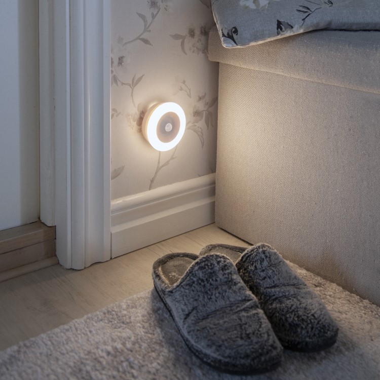 Battery-powered night light