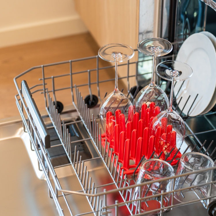 Glass holder for the dishwasher