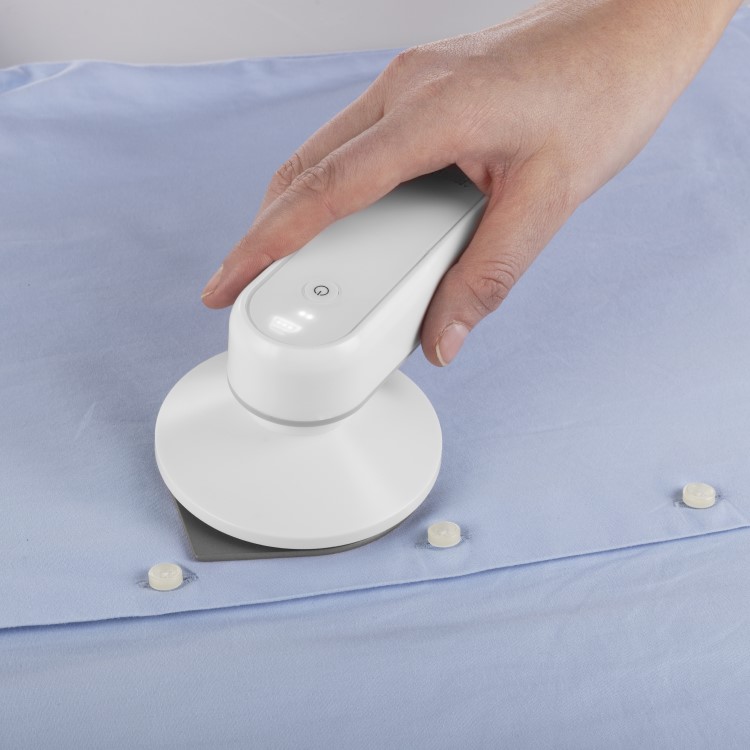 Cordless iron