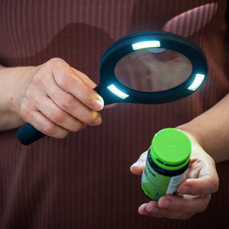 Magnifying glass with LED lights