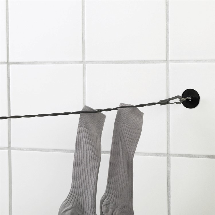 Travel washing line with suction cups