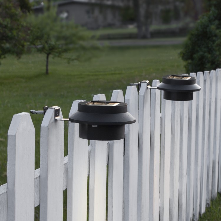 Solar-powered fence lighting