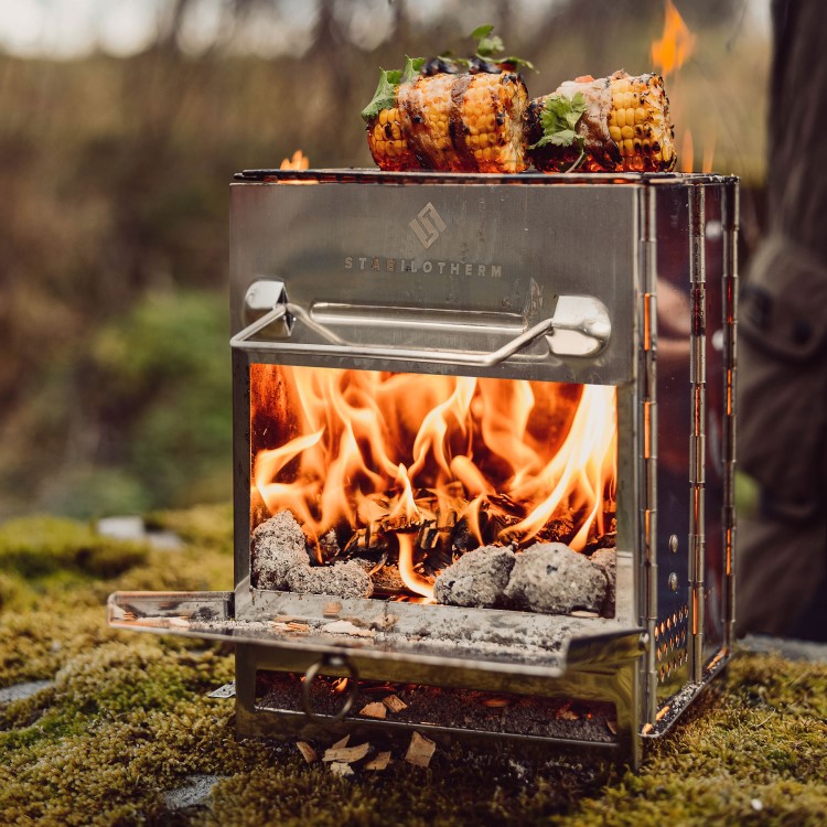 Wood-fired outdoor kitchen