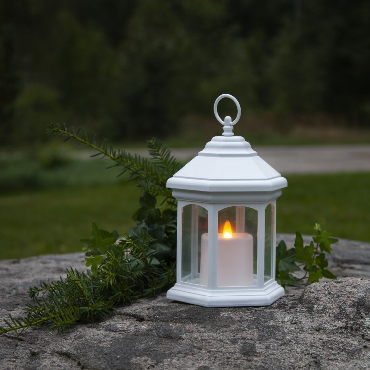 Battery operated outdoor light with timer