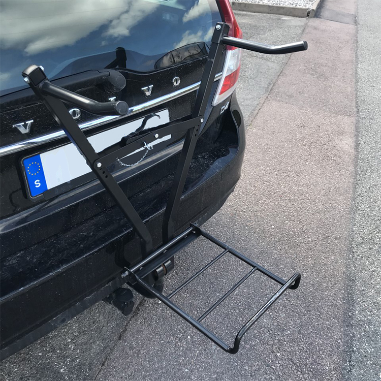 Bicycle rack with shelf