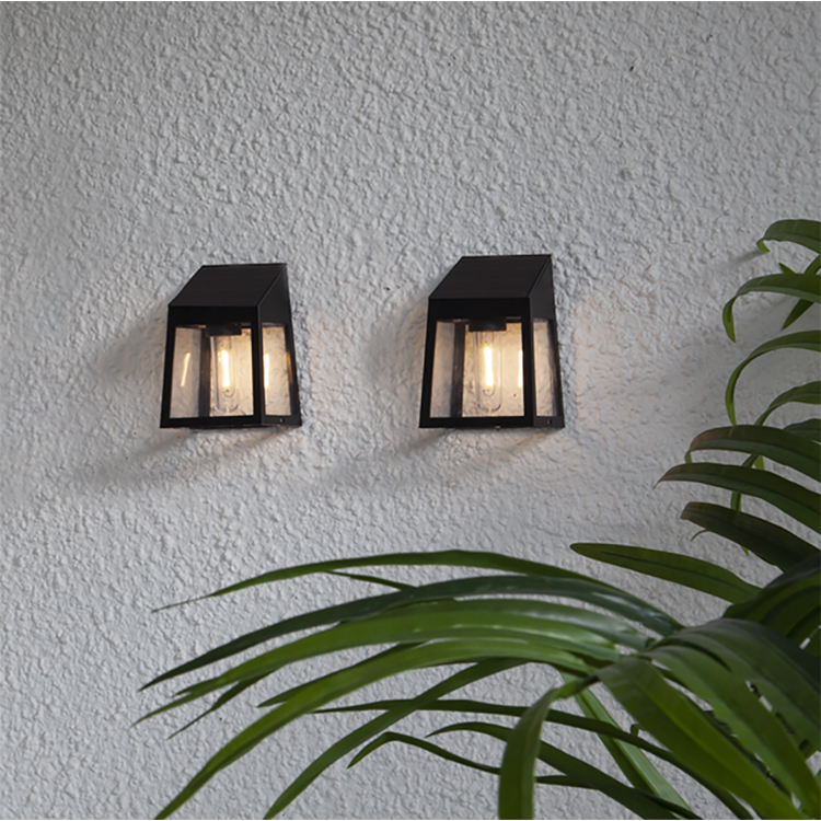 Solar-powered wall lights 2-pack