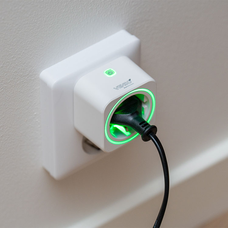 Plug with timer and Bluetooth