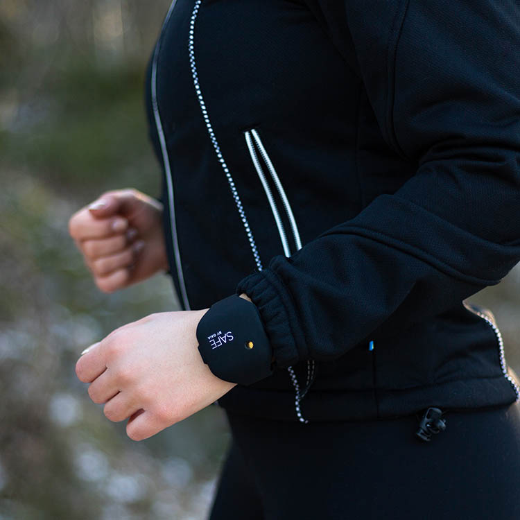Assault alarm adjustable bracelet