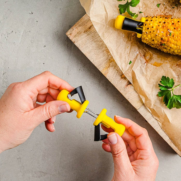 Corn holder with locking function 4-pack