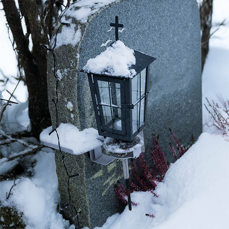 Holder for grave lantern