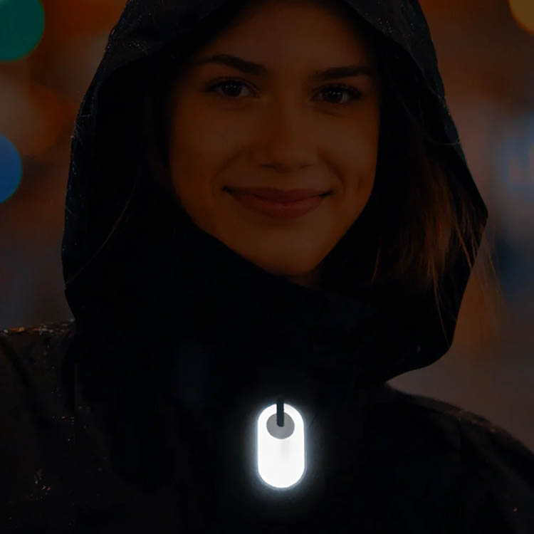 Reflex with elasticated cord