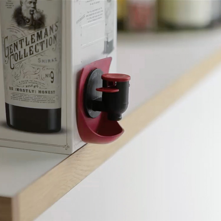 Drip protector for wine box