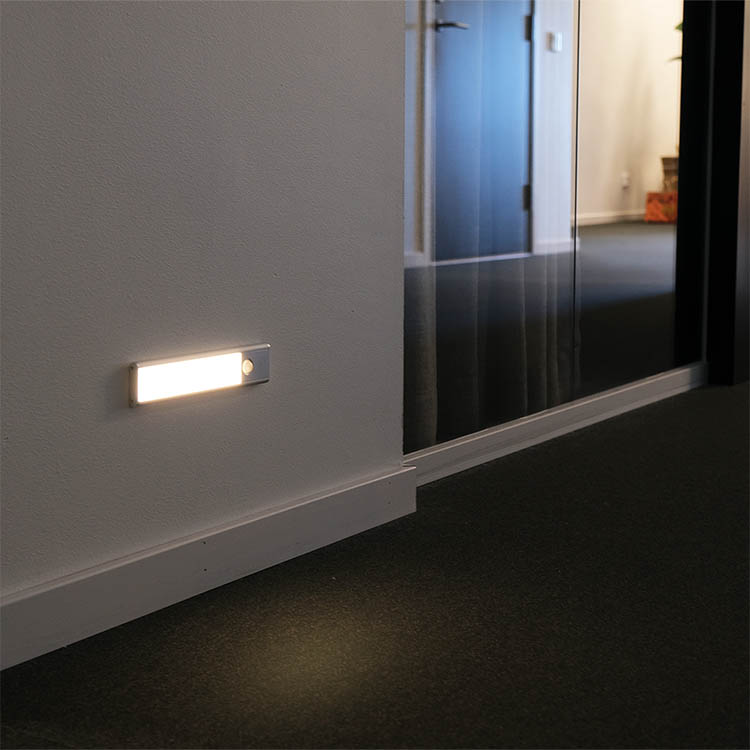 LED lamp with motion sensor