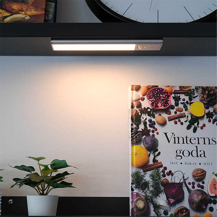 LED lamp with motion sensor