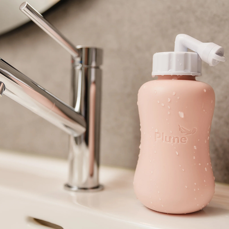 Intimate shower, Plume