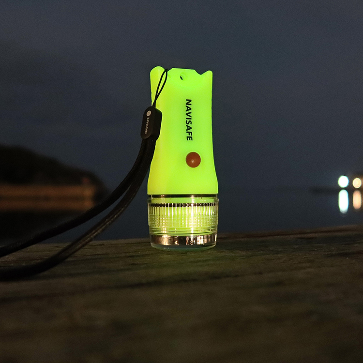 Waterproof emergency flashlight