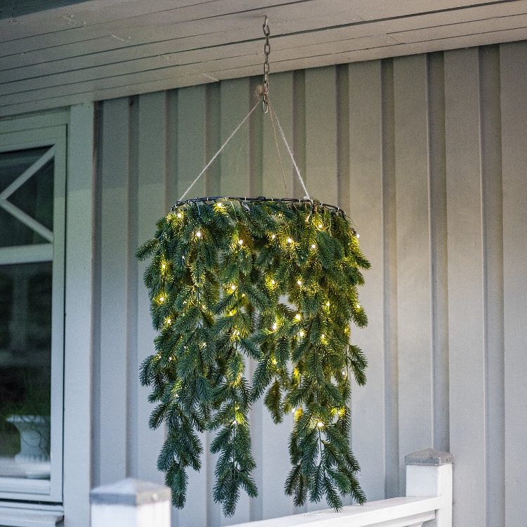 Battery-operated hanging wreath
