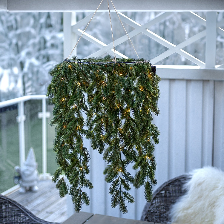 Battery-operated hanging wreath