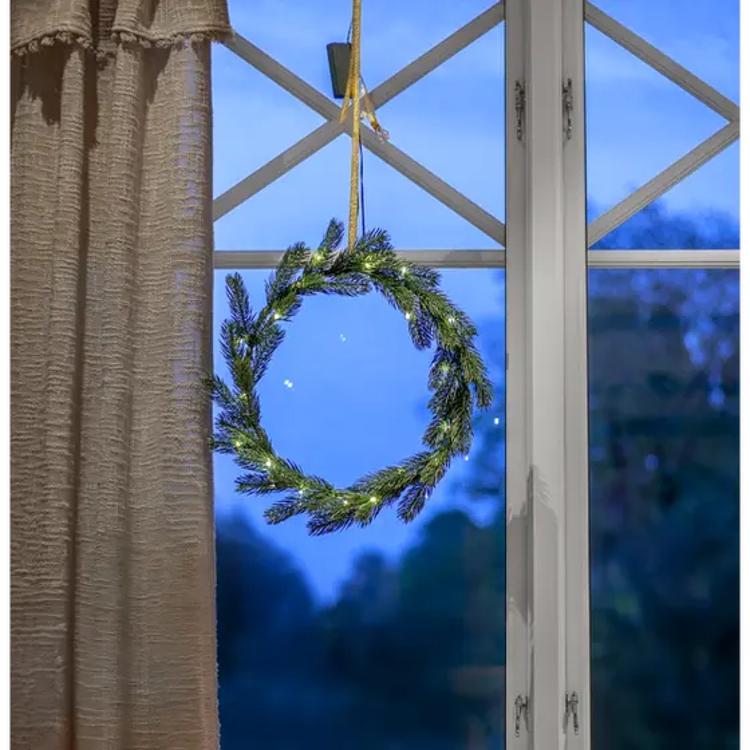 Fir wreath with lights