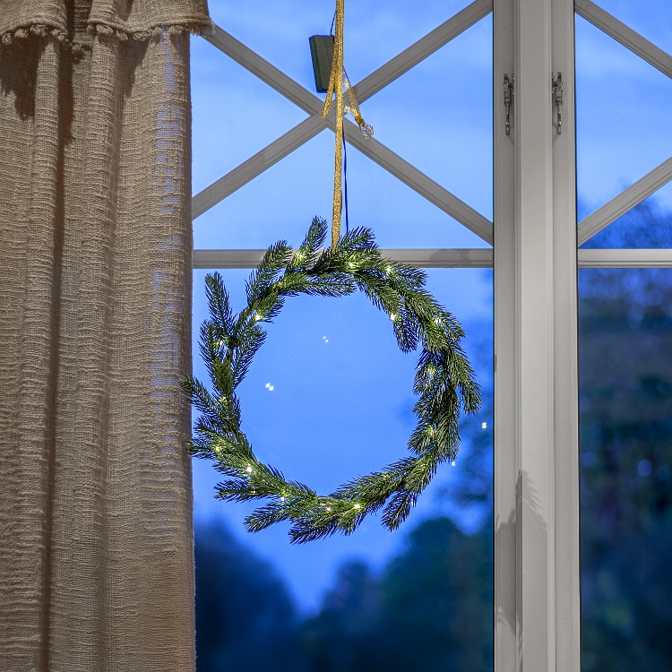 Fir wreath with lights