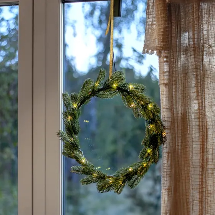 Fir wreath with lights