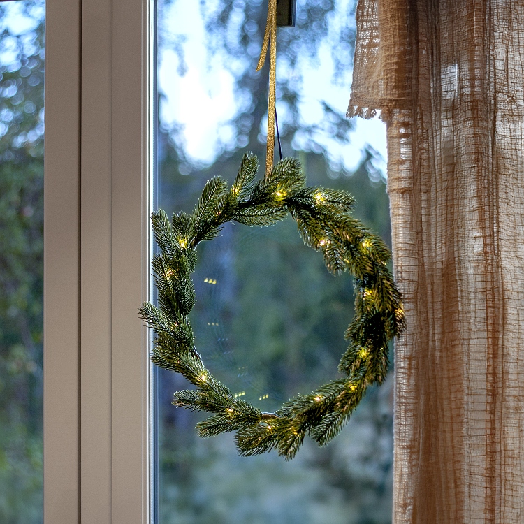 Fir wreath with lights