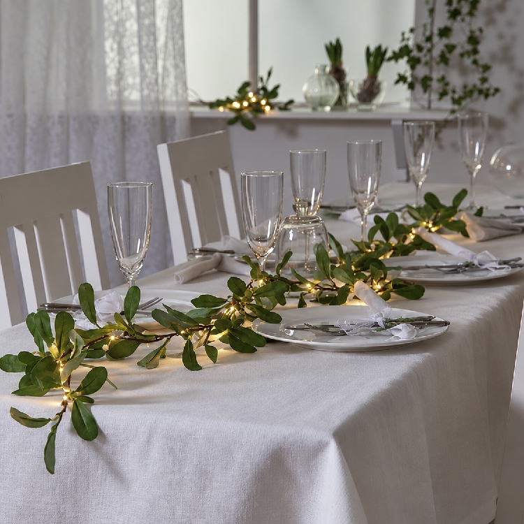 Battery-operated mistletoe string lights