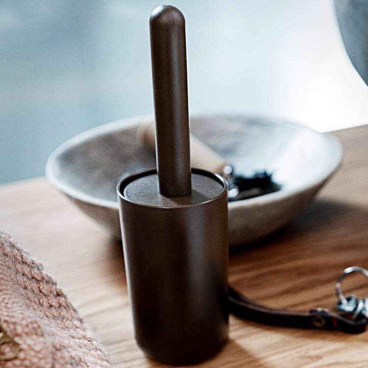 Lint roller with case