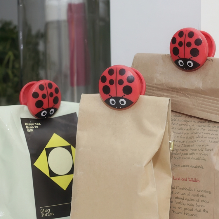 Clamps, Set of 6, LADYBUG BAG CLIPS, Kikkerland, Red / Black