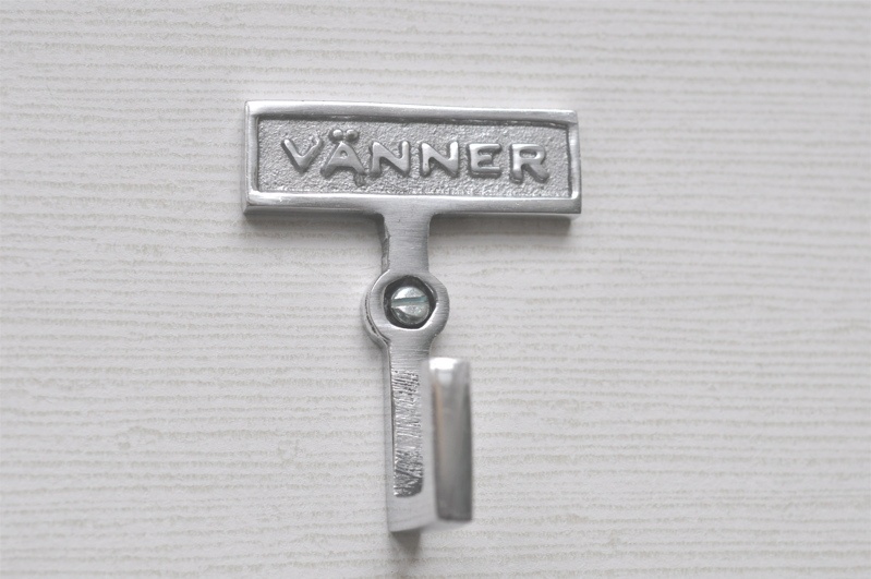 Hook with sign, VÄNNER, H 7 cmExmez, Aluminium