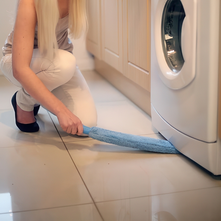 Long and narrow duster, CLEANING & DUSTING WAND,7,5 x H 74 cm, Blue