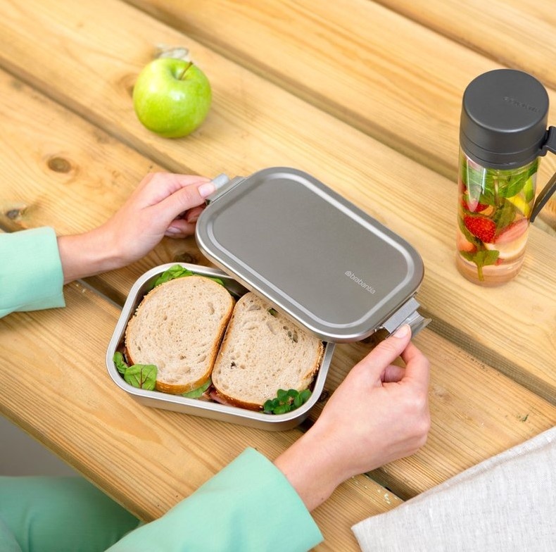 Food box in Steel, 1,1 L, BRABANTIA MAKE & TAKE MEDIUM LUNCH BOX, 14,4 x 20,6 x H 5,8 cm, Silver