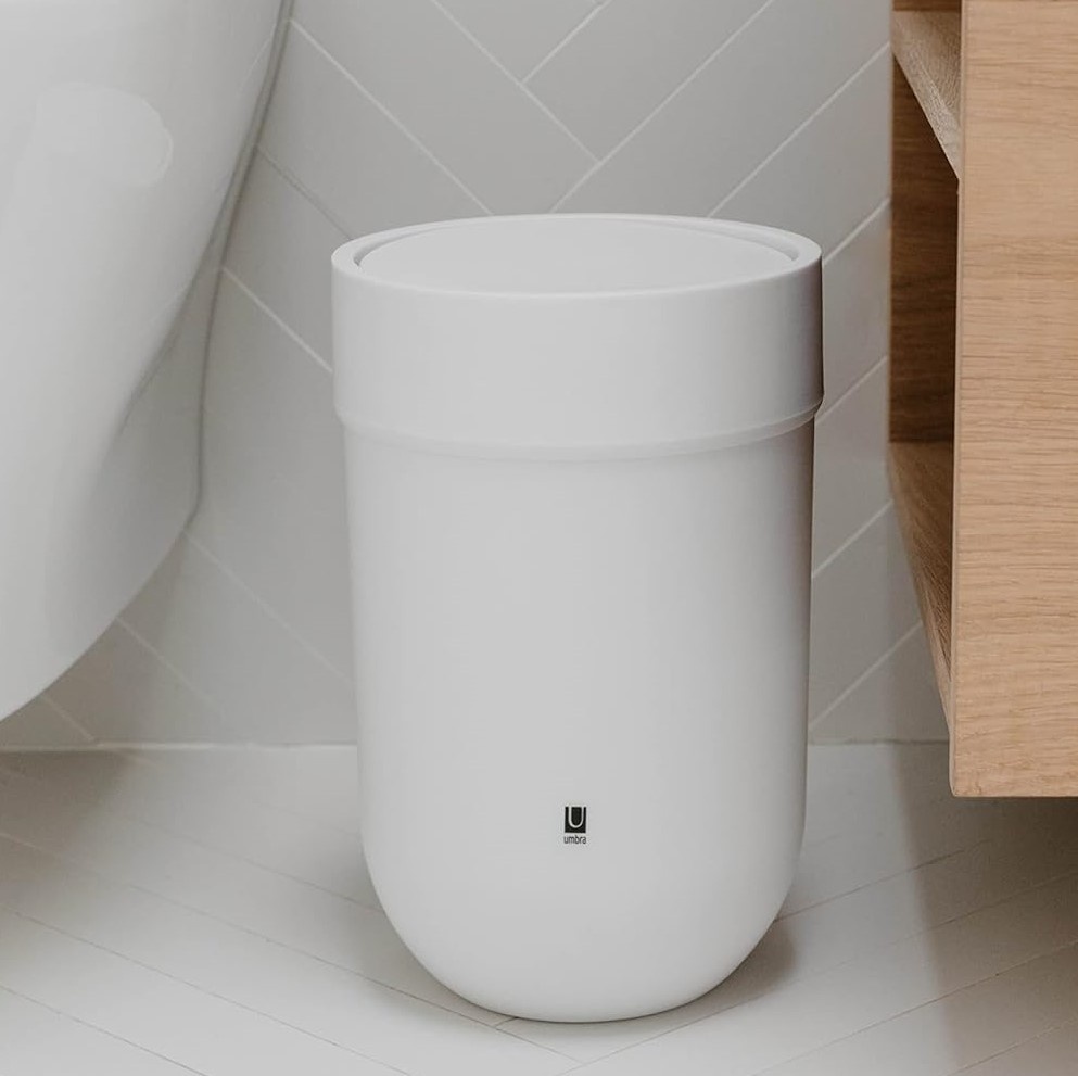Trash can with lid, TOUCH WASTE CAN, Ø 19 x H 30 cm, Umbra, White